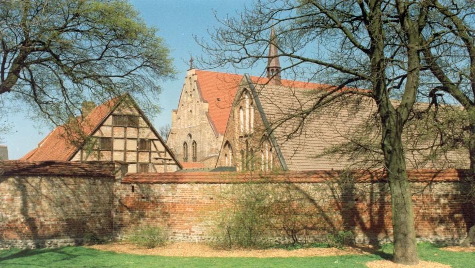 Blick von den Wallanlagen auf das Kloster zum Heiligen Kreuz, © Irma Schmidt