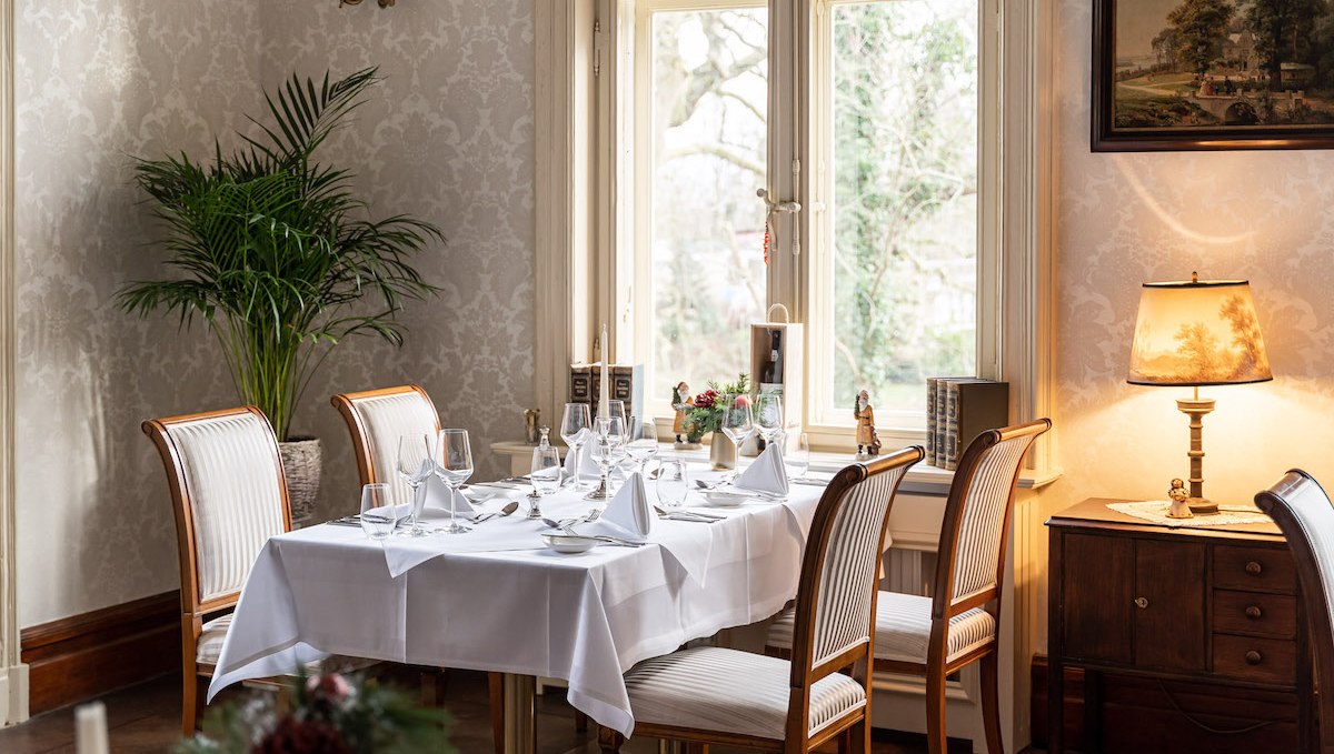 Das Restaurant im Schlossgut Gorow bittet zu Tisch, © Schlossgut Gorow / DOMUSImages