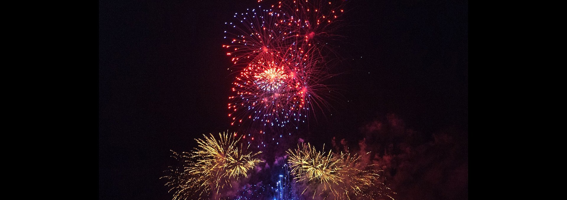 Feuerwerk über dem Wasser, © Soulfire Feuerwerke Shows