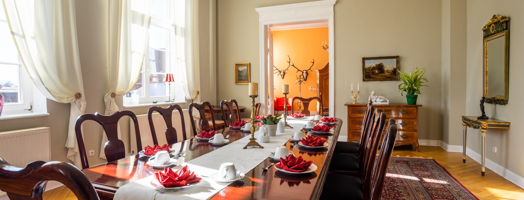 Einladende Kaffeetafel im Schloss Daschow, © André Hamann