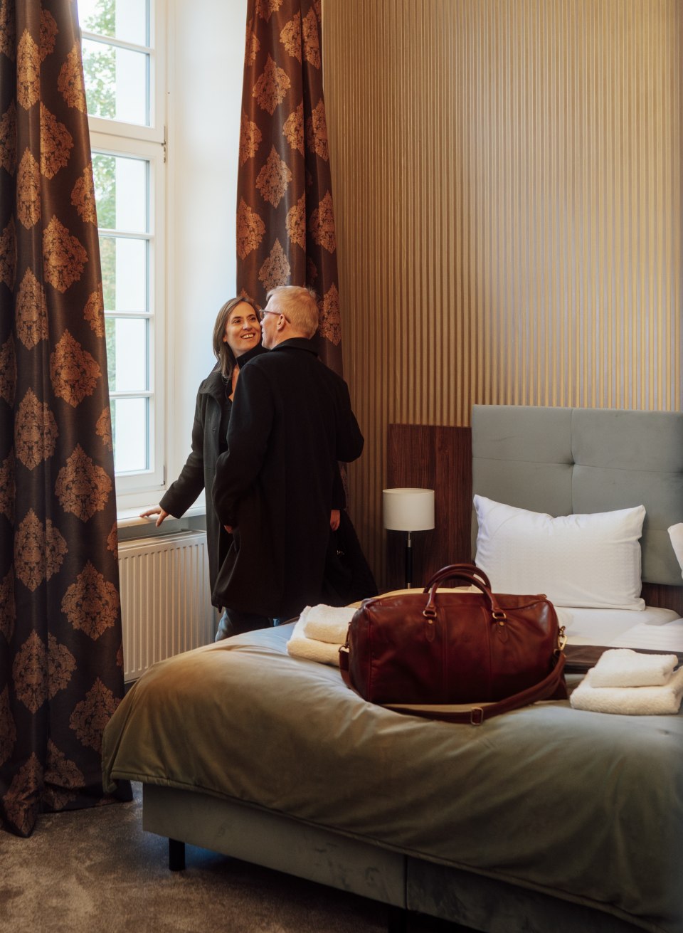 Die gemütlichen und zugleich modern eingerichteten Zimmer bieten beste Voraussetzungen für ein romantisches Getaway zu Zweit., © TMV/Petermann