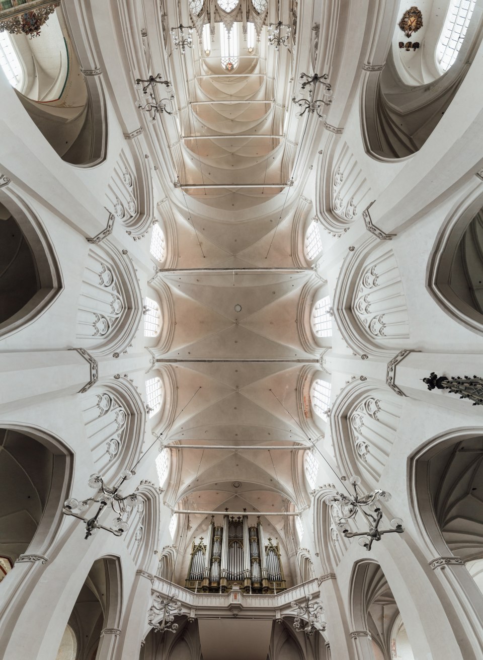 Das Kirchenschiff des Doms St. Nikolai ist eine helle Freude., © TMV/Gross