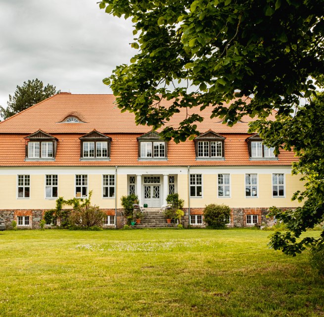 Außenansicht Gutshaus Battinsthal, © Lars Schönherr