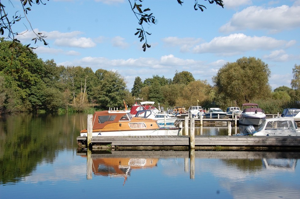 Direkt neben der Schleuse befindet sich das Wasserwanderzentrum., © Gabriele Skorupski