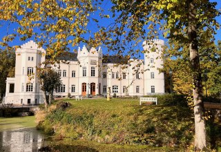 Schloss Schlemmin Frontansicht Herbst, © Schloss Schlemmin