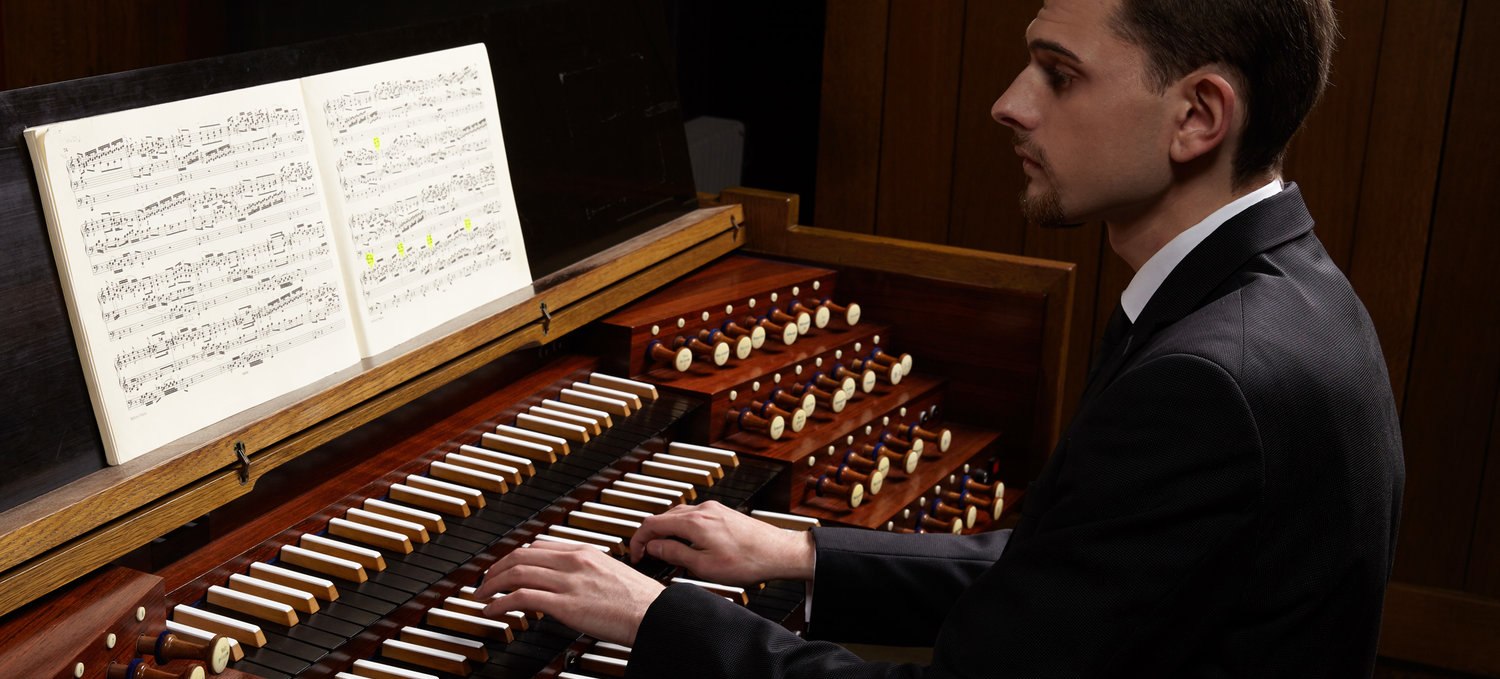 Vincent Knüppe an der Orgel, © Simon Zimbardo