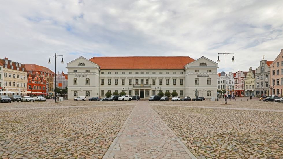 Marktplatz mit Blick auf das Rathaus Wismar, © TMV, Danny Gohlke