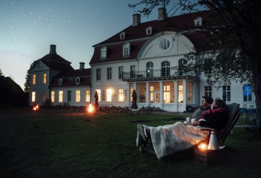 Warme Decken, ein Glas Wein und Millionen von Sterne - so geht Romantik auf Schloss Vietgest, © TMV/Petermann