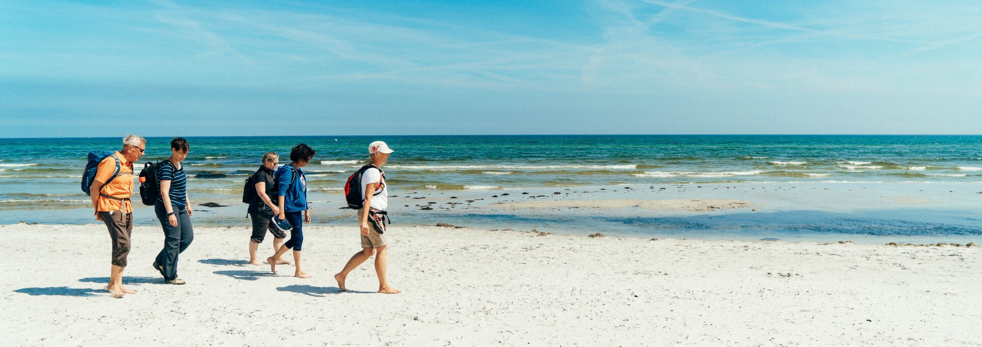 Wanderer am Prerower Ostseestrand, © TMV/Petermann