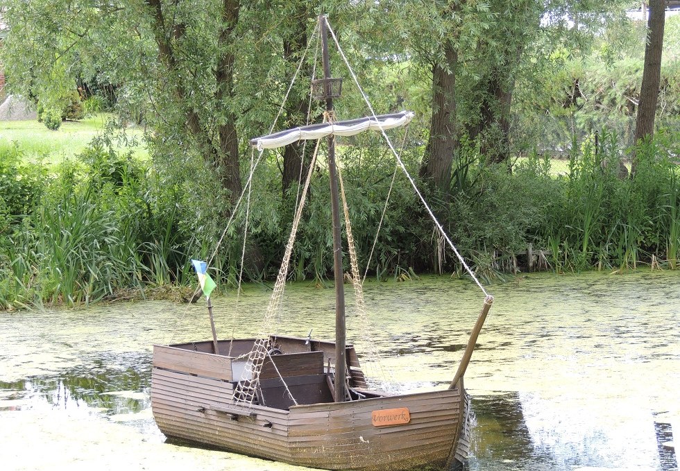 Blick auf dem Löschteich zum Nachbau der "Poeler Kogge", © Kurverwaltung Insel Poel