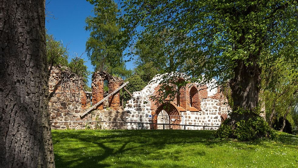 Die Ruine der frühgotischen Kirche in Satow ist steinerer Zeuge einer fast 800-jährigen Geschichte, © VMO/Alexander Rudolph