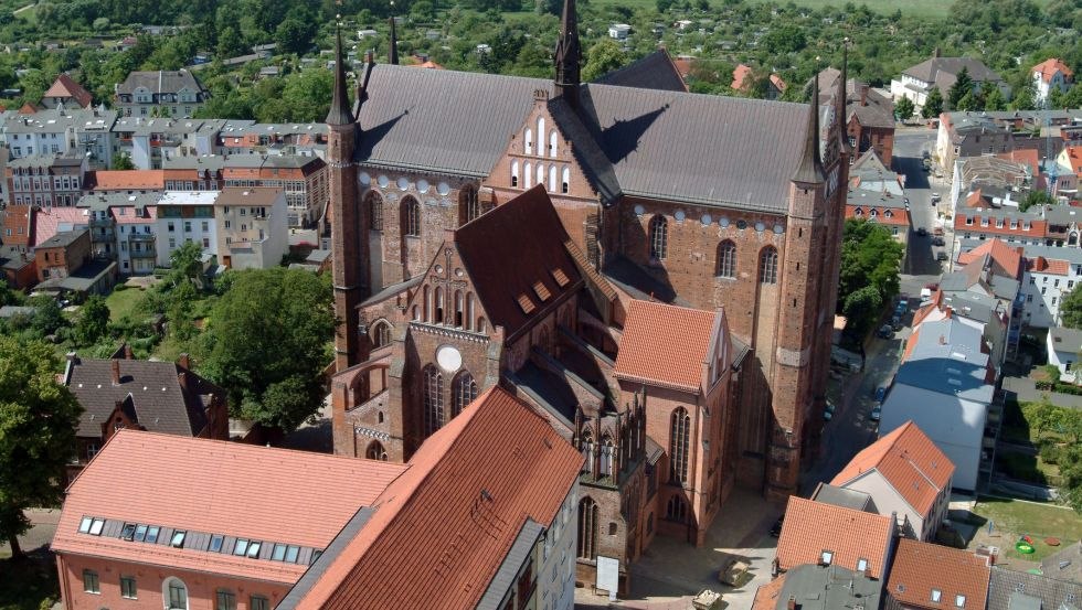 Luftansicht St. Georgen-Kirche, © TZ Wismar, H. Volster