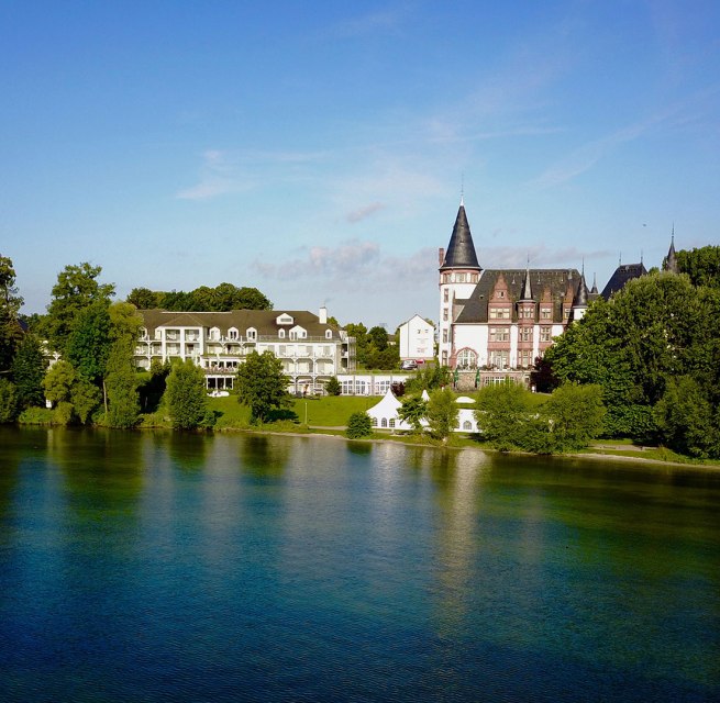 Das Seehotel Schloss Klink liegt direkt an der Müritz, © Seehotel Schloss Klink