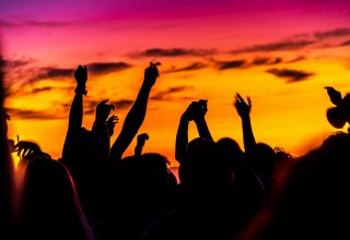 Seebrückenfest im Hochsommer, © Foto von Luca Iaconelli auf Unsplash