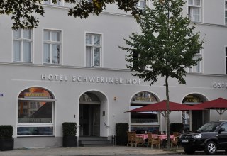 Das Hotel Schweriner Hof liegt direkt am Neuen Markt, © TMV