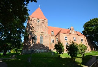 Evangelische Kirche St. Michael in Sagard - Dach mit Kreuz., © Tourismuszentrale Rügen