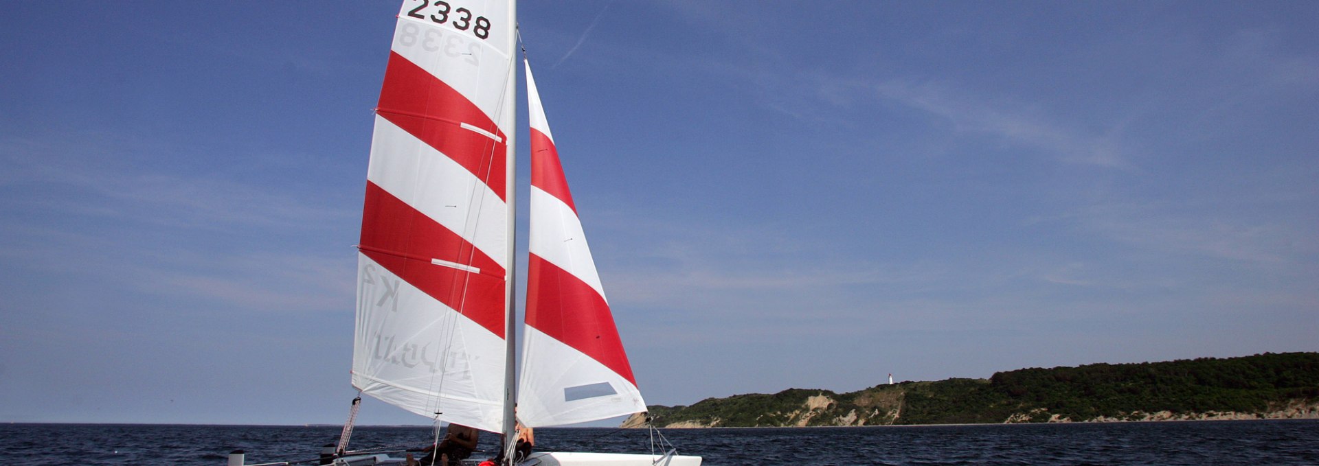 Catamaran vor Hiddensee, © Kay Petersen - Surf & Segel Hiddensee