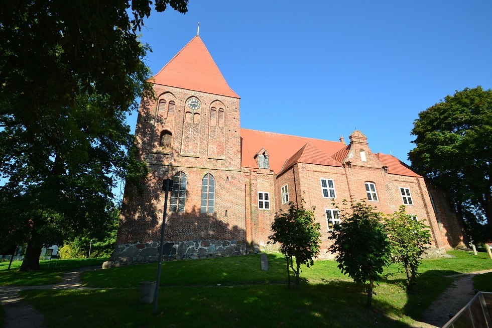 Evangelische Kirche St. Michael in Sagard - Dach mit Kreuz., © Tourismuszentrale Rügen