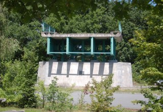 Das Brückendenkmal befindet sich östlich der Elbe., © Gabriele Skorupski