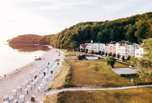 Der Fischerstrand gehört zu den stillen Ecken in Binz. Ein Buchenwald beginnt hier und zieht sich die Küste hinauf., © TMV/Friedrich