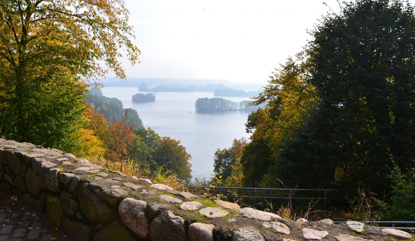 Auf den Routen 3 und 4 wird man mit der Aussicht über den Haussee belohnt, © Kurverwaltung FSL