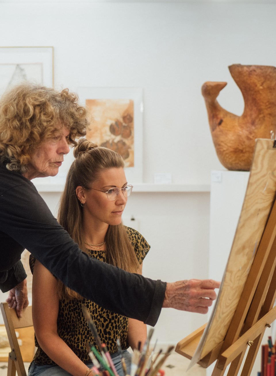 Nach allen Regeln der Kunst: Evelin beim Zeichen-Workshop mit Künstlerin Nana Vossen., © TMV/Petermann