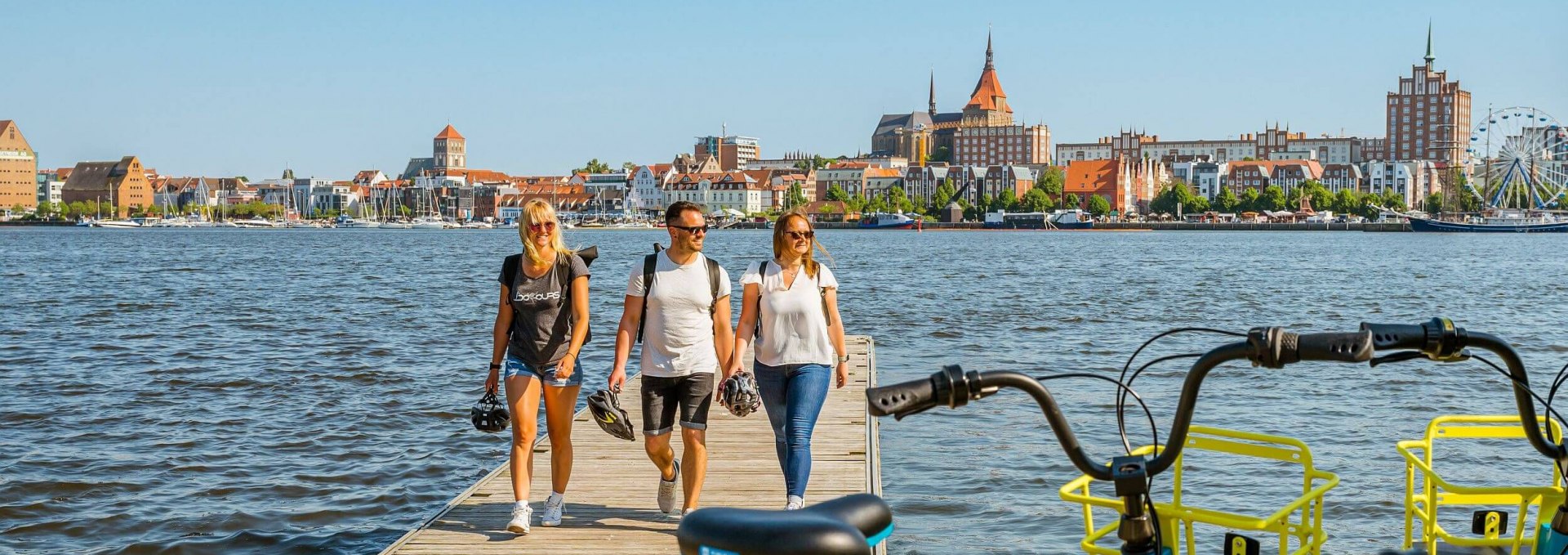 Vom Gehlsdorfer Ufer aus, den Blick auf den Rostocker Stadthafen genießen, © TMV/Tiemann