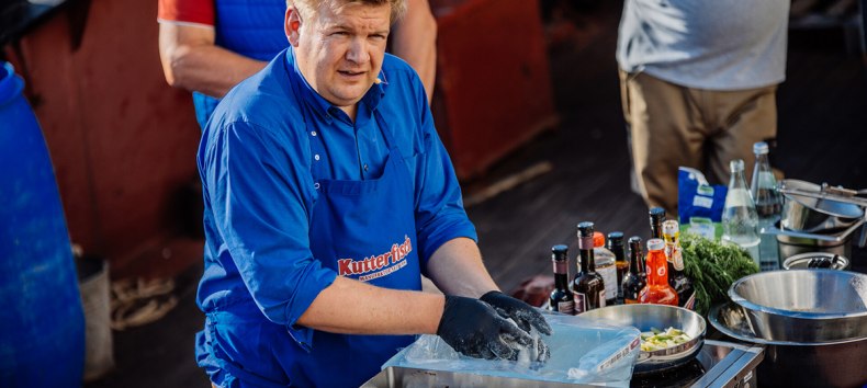 Kutterkochen mit Philipp Bruns von Kutter- und Küstenfisch Rügen, © Foto: Christian Thiele