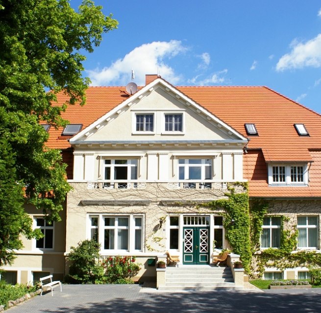 Blick auf das Gutshaus Barkow, © Tourist Info Plau am See GmbH