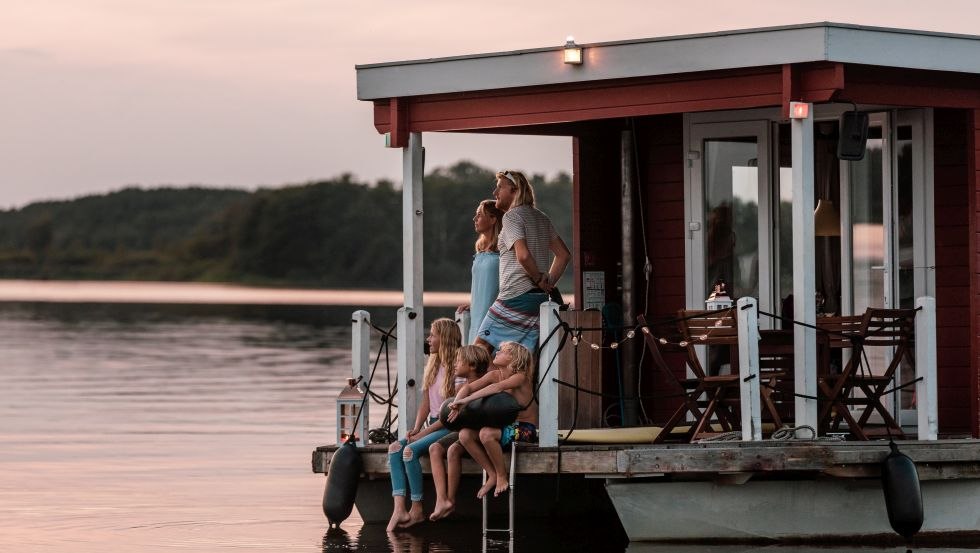 Beim Hausbooturlaub mit der Familie ist Entspannung in der Natur garantiert, © TMV/Kirchgessner