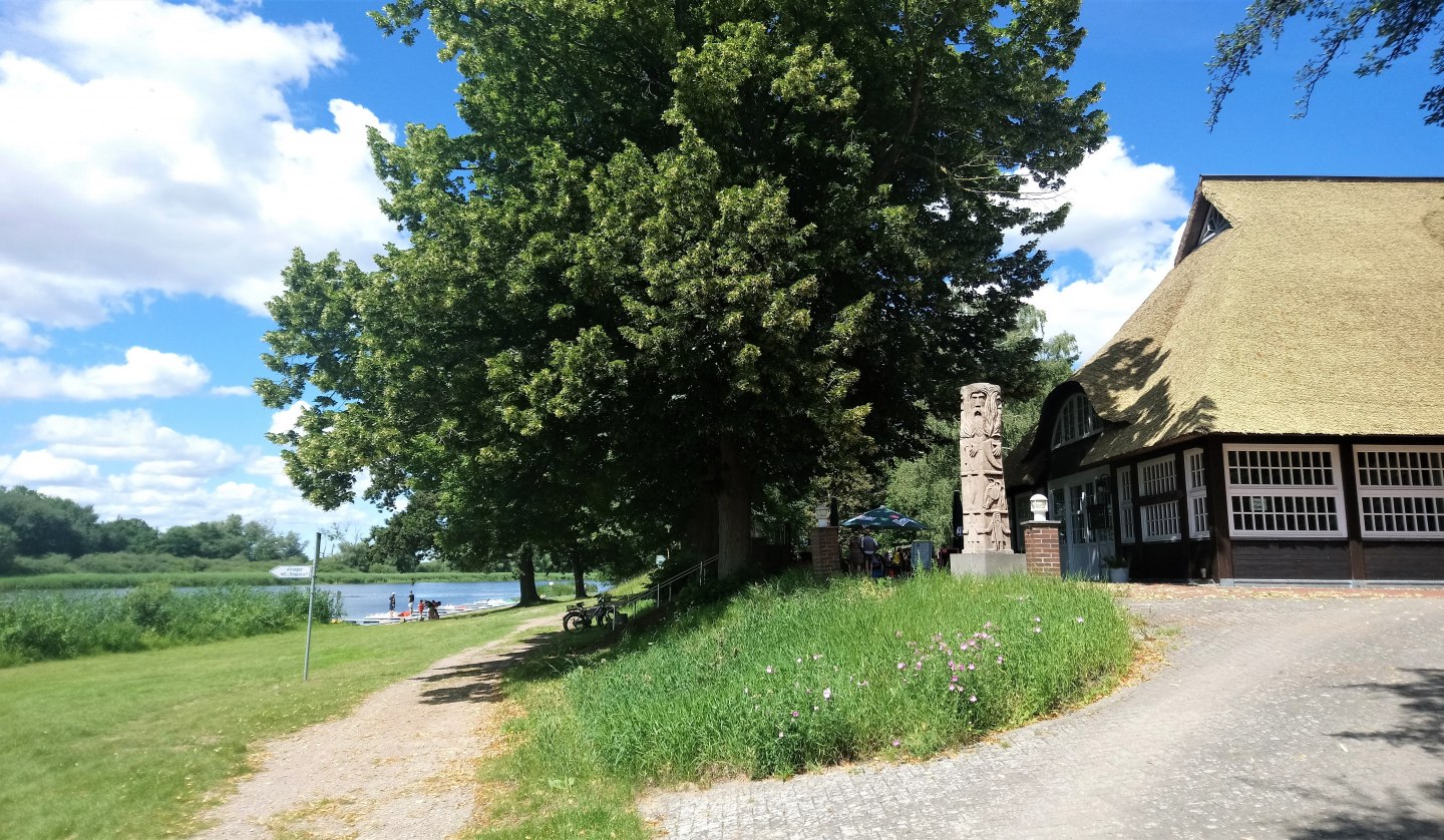 Hotel Wendenkrug mit Blick zum Wasser, © Jana Koch