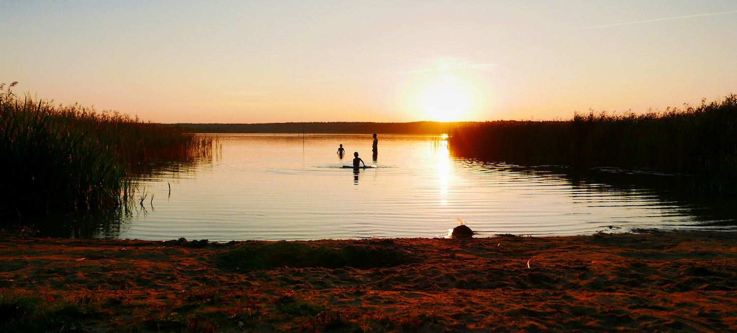 Feriendorf großer Labussee - Badestelle Sonnenuntergang, © Labussee Ferien GmbH