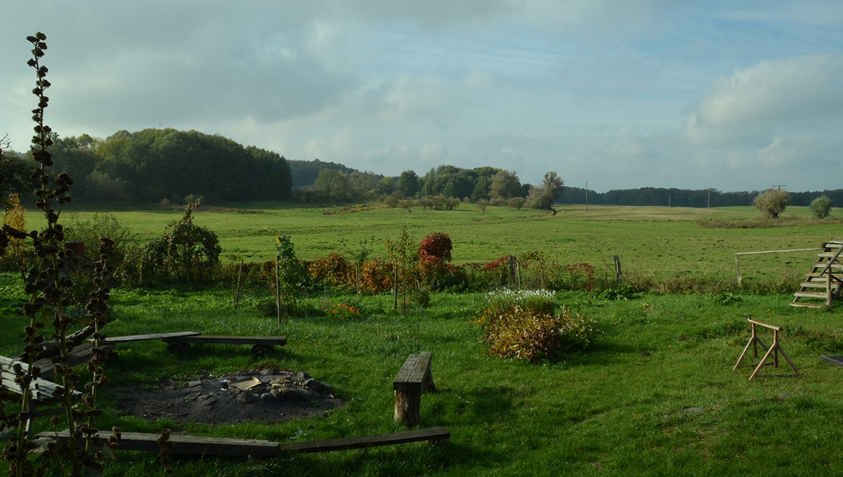 Blick auf Garten und Schafsweide, © Martina Zienert