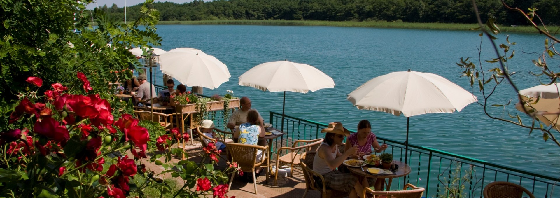 Blick von der Seeterrasse auf das Wasser, © Altes Zollhaus