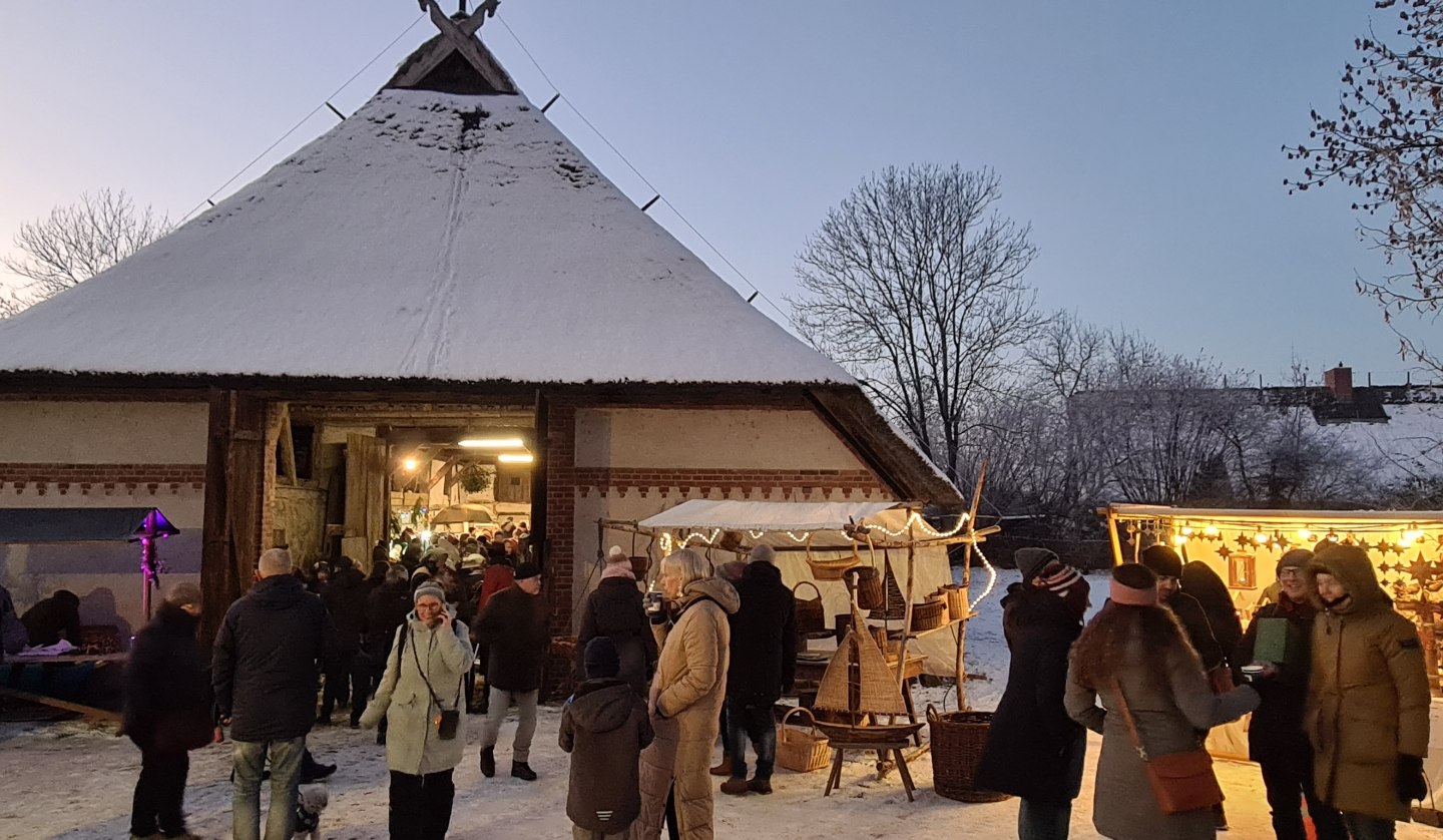 Stimmungsvoller Advenstmarkt im Mueßer Museumsdorf, © Fred-Ingo Pahl