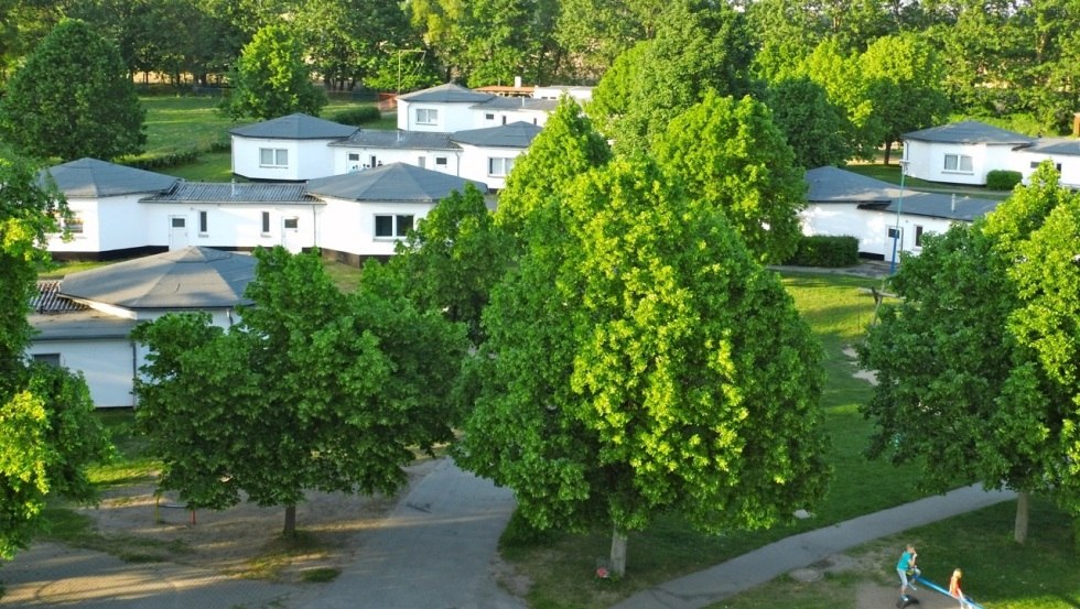 unsere Bungalows in Teilansicht von vorn, © Ulis Kinderland e.V.