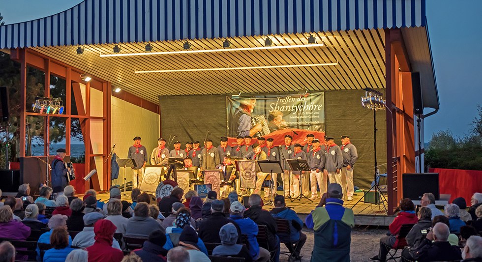 Shantychor auf der Freilichtbühne Zingst, © Frank Burger