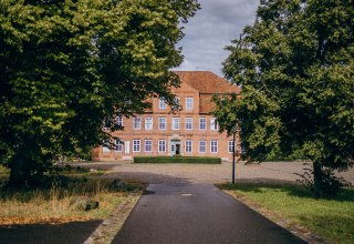 Außenansicht Künstlerhaus Schloss Plüschow, © Schloss Plüschow