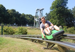 Inselrodelbahn mit Rutschenturm, © Paul Dehn