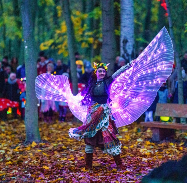 Fee beim Lichterfest im BÄRENWALD Müritz, © BÄRENWALD Müritz