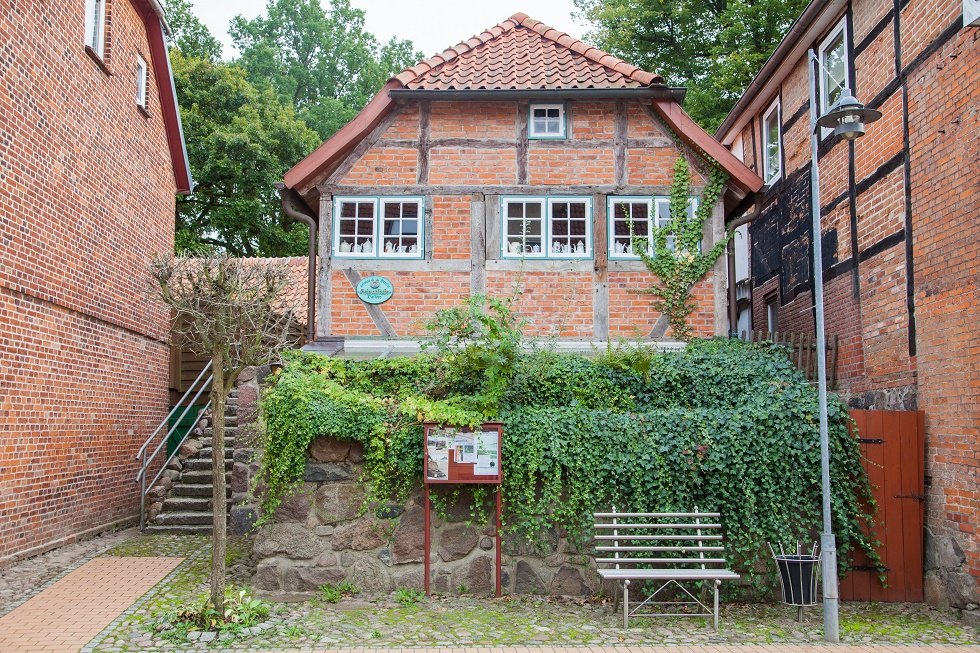 Der Innenhof auf der zur Straße abgewandten Seite., © Frank Burger