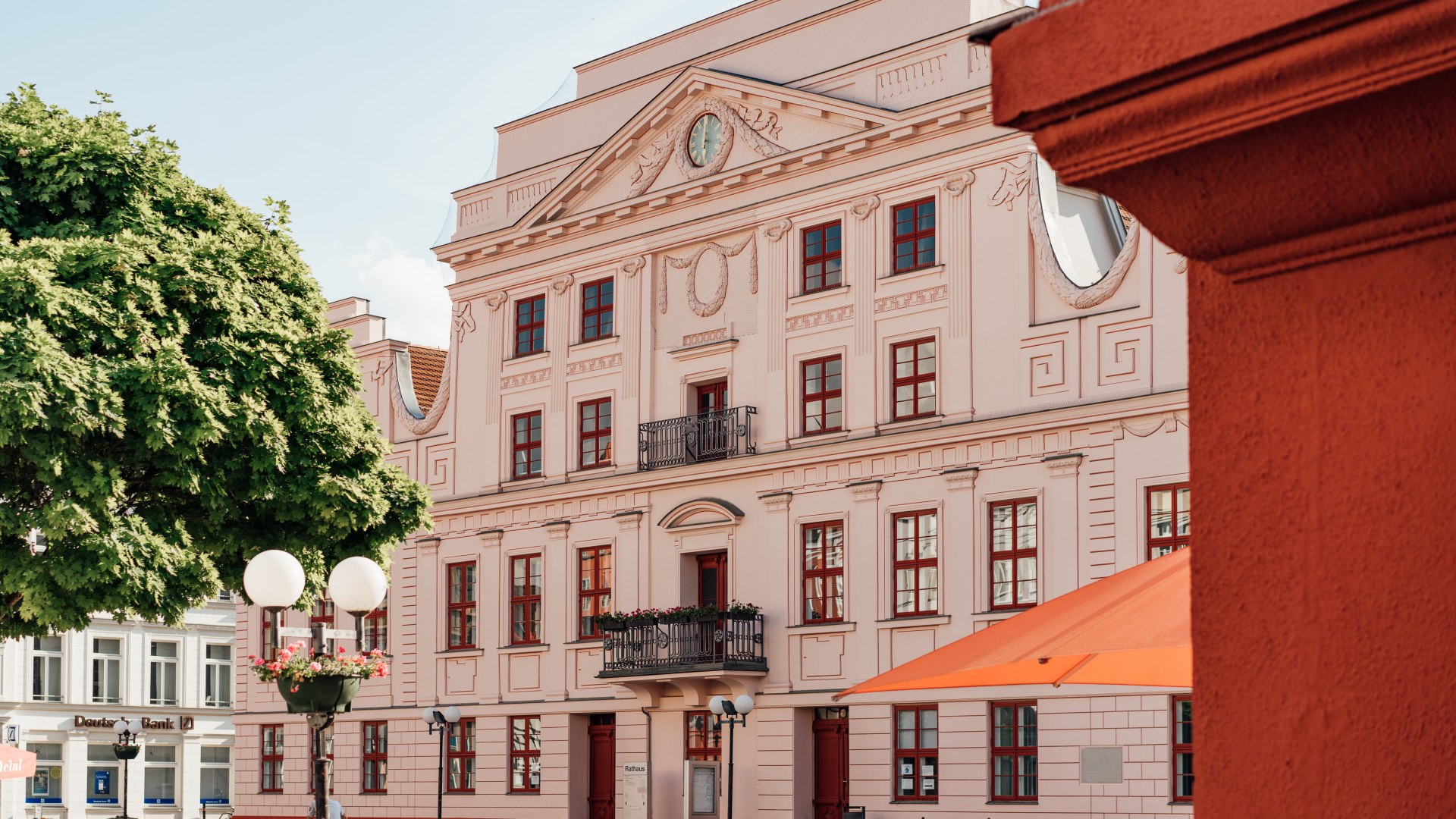 Das Güstrower Rathaus im Zentrum, © TMV/Petermann