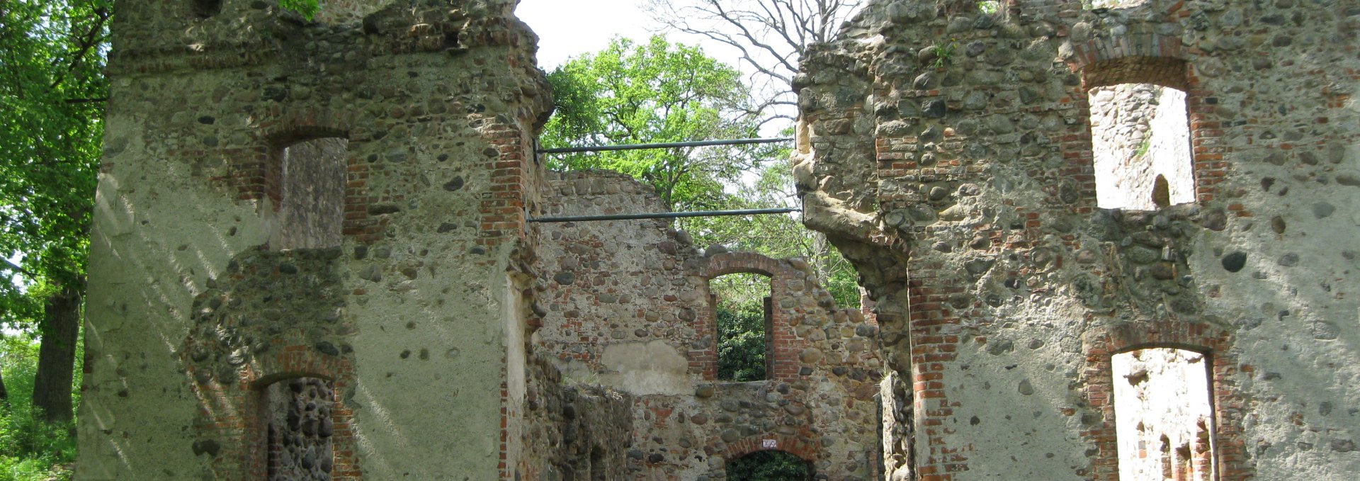 Über die Brücke kommt man iauf den Innenteil der Veste Landskron, © Angelika Michaelis