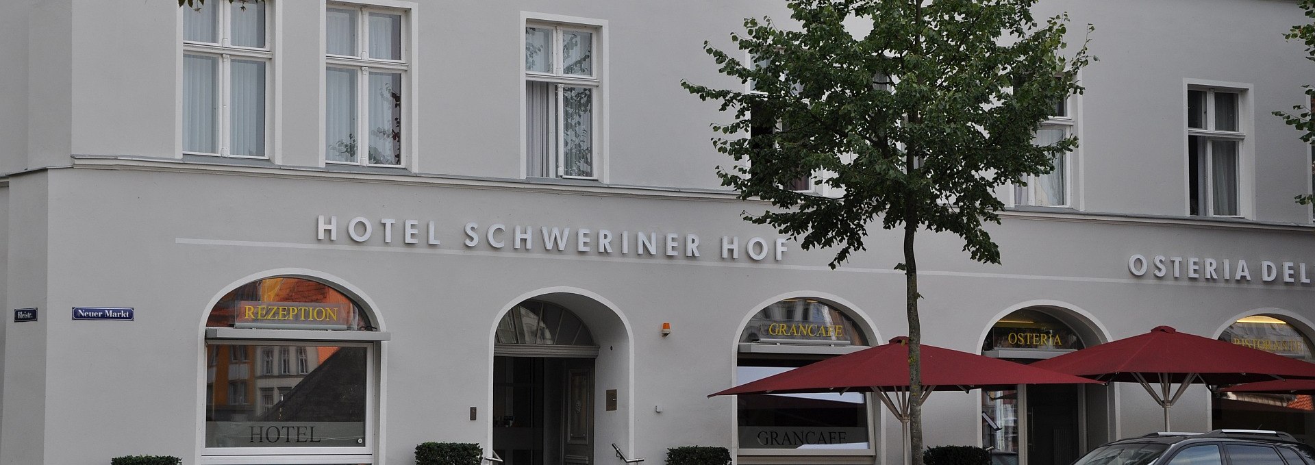 Das Hotel Schweriner Hof liegt direkt am Neuen Markt, © TMV