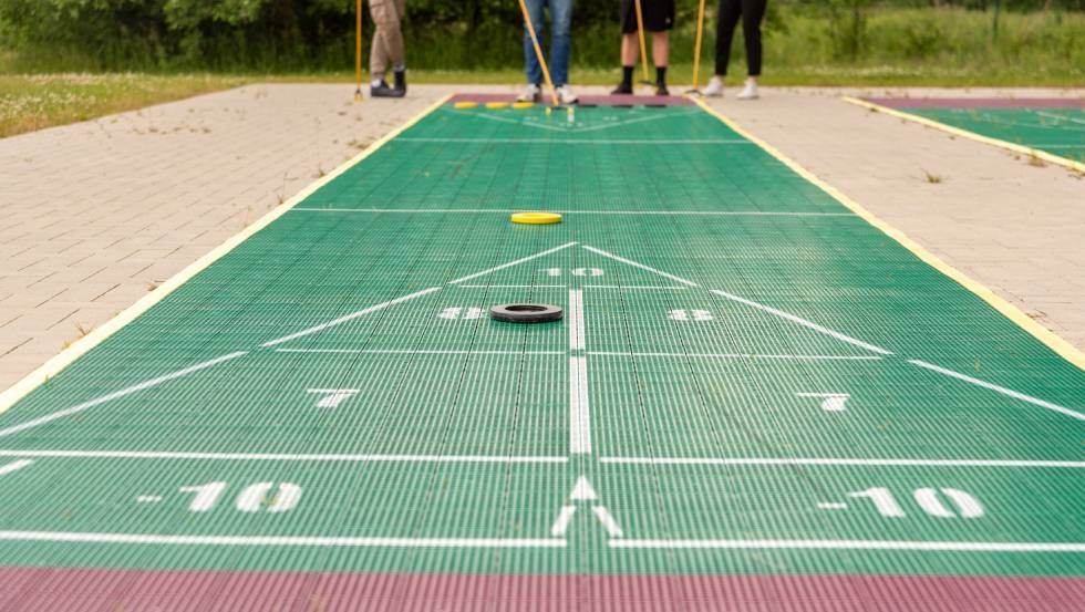 Shuffleboard-Anlage an der Sommerrodelbahn in Bad Doberan, © Kristina Dirkner