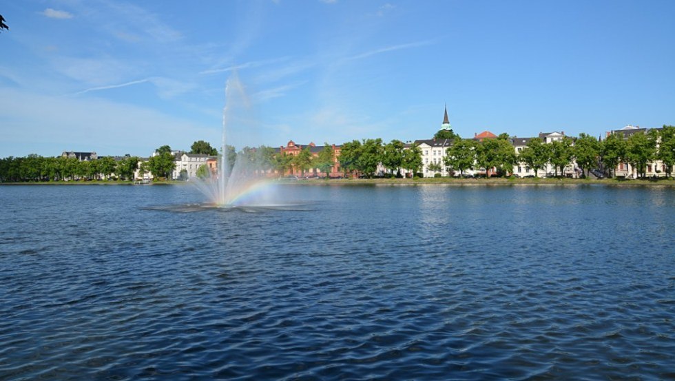 Die Fontäne am Pfaffenteich in der Schweriner Altstadt, © Tourismusverband Mecklenburg-Schwerin