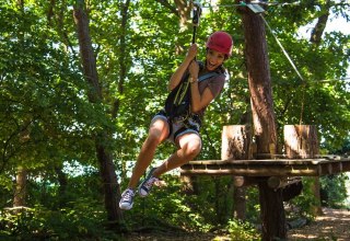 Im Kletterwald wollen 8 verschiedene Parcours mit über 70 Kletteraufgaben erobert werden, © Sven Lingott / Gut Darß