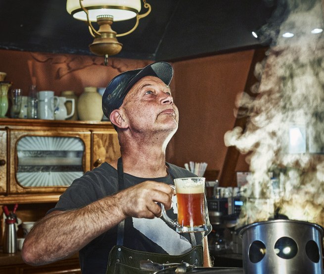 Der Braumeister beim Genuss seiner Arbeit., © TMV/pocha.de