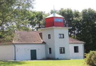 Seitansicht vom Leuchtturm Gollwitz, © Kurverwaltung Insel Poel