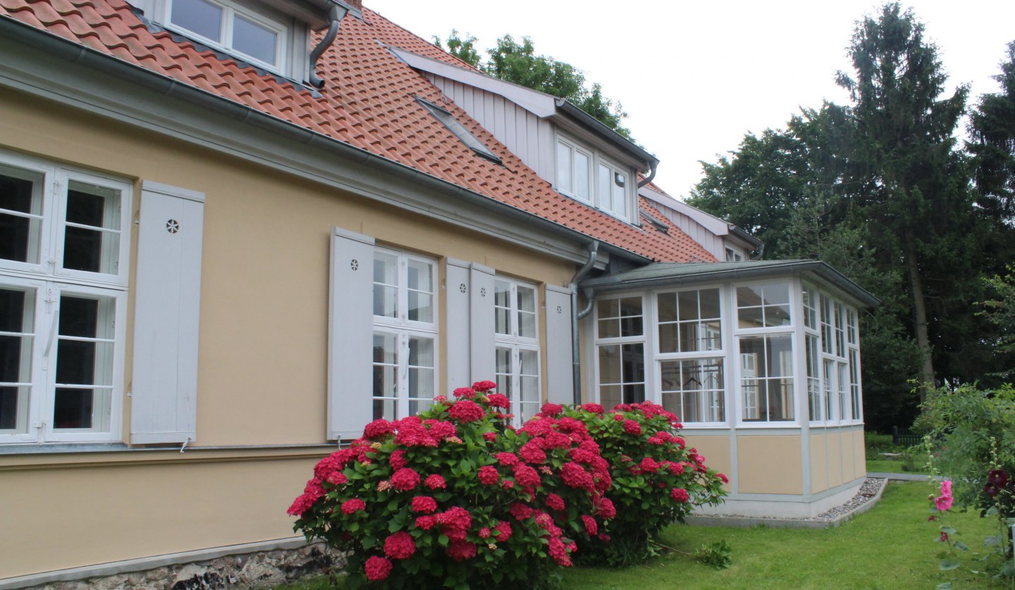 Pfarrhaus Wusterhusen mit ständiger Ausstellung Karl Lappe, © Josephin Bock